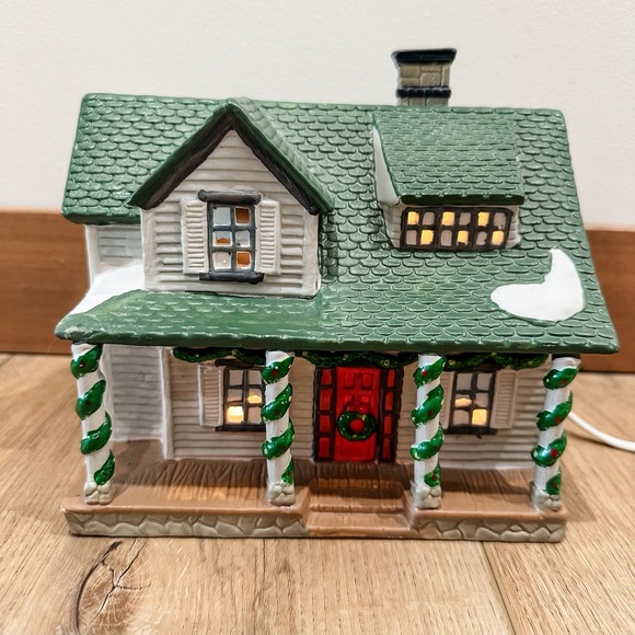 Other - VTG 1994 Christmas On Mainstreet Lit Vintage Village House Porcelain‎